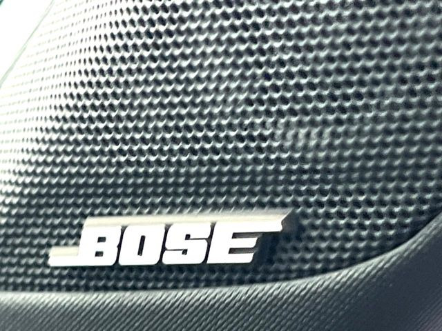 �yBOSE�T�E���h�V�X�e���z���i�ʃT�E���h�V�X�e���𓋍ځB��p�̃`���[�j���O���{���ꂽ�召�l�X�ȃX�s�[�J�[����ǎ��ȃT�E���h���t�ł��A�Տꊴ���ӂ�鉹����Ԃ����o���܂��B