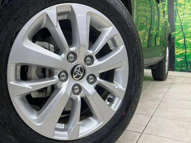 【純正16インチアルミホイール】外観にマッチした純正アルミホイールを装着しております。各種社外アルミホイールや、スタッドレスタイヤも取扱いしております。是非ご相談ください♪