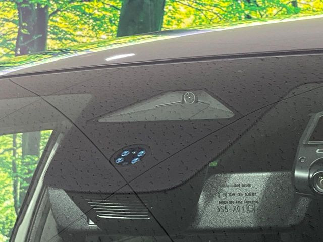 �y�z���_�Z���V���O�z���s���ɑO���̎ԗ�����F�����A�Փ˂������Ȏ��͌x��ƃu���[�L�ŏՓˉ���Ɣ�Q�y�����A�V�X�g�B�����S�Ƀh���C�u�����y���݂��������܂��B