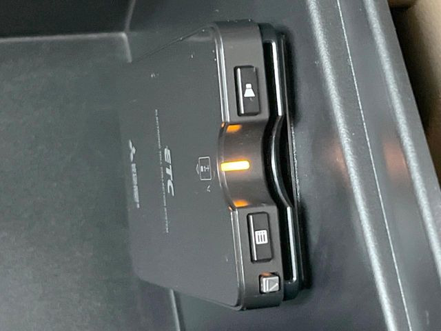 ●ETC車載器(アンテナ分離型音声案内タイプ):お引き渡し時には再セットアップを実施後、お渡しいたします。マイレージ登録に関してもお気軽にスタッフまでお尋ねください。