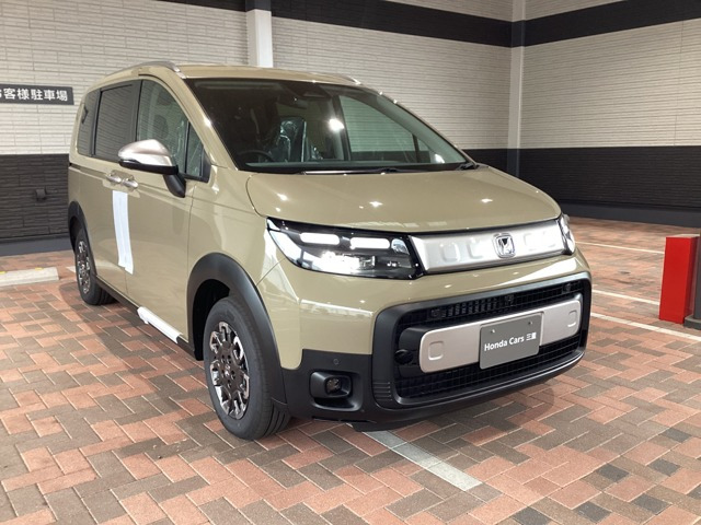 フリード1.5 e:HEV クロスター 4WD