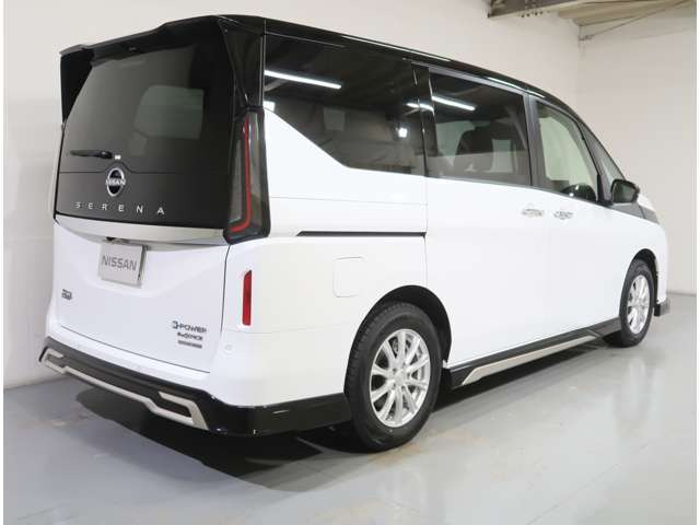 セレナ1.4 e-4ORCE ハイウェイスターV 4WD