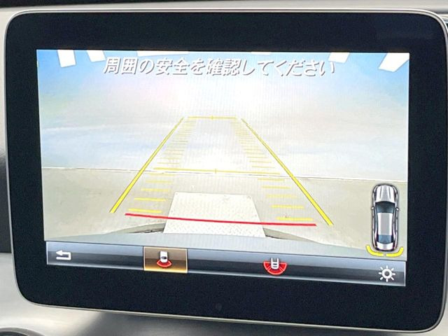 ●ガイドライン付きバックカメラ:不安な駐車もこれで安心!ガイドライン付きなので狭い箇所での駐車もラクラクです!