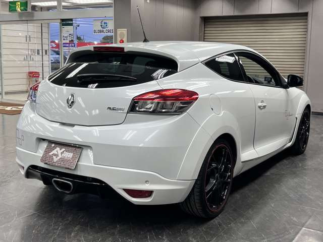 全てのお車が屋内にあるわけでは御座いませんので、来店前に事前連絡をお願い致します。