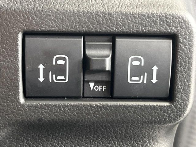 【両側パワースライドドア】スマートキーや運転席のスイッチで後席両側スライドドアの開閉が可能♪電動だから力を入れてドアを開ける必要が無く、小さなお子様でも簡単に開け閉めでき快適です♪