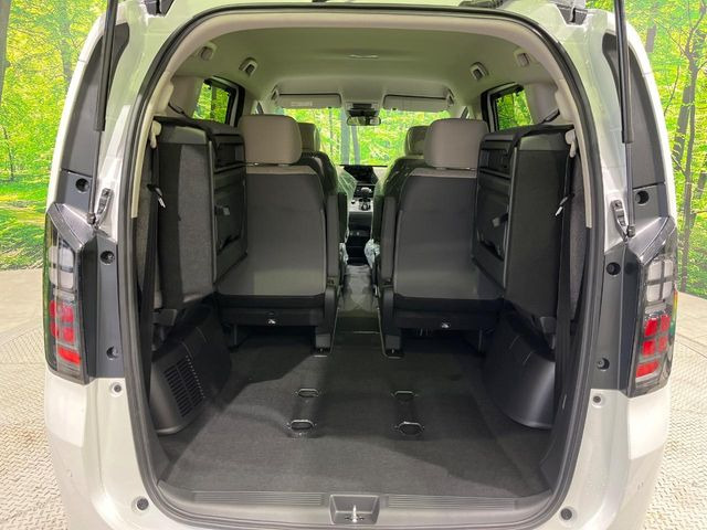 ���i�̂���������ʋ΁A���}���ɏ\���ȉ׎��X�y�[�X���m�ۂ��Ă���܂��B�Z�J���h�V�[�g��|���ƁA�傫�ȉו��̐ύڂ��\�ł���