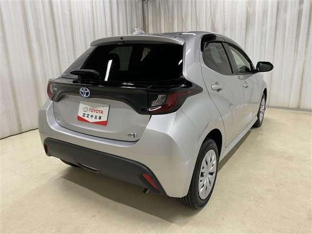 ヤリス1.5 ハイブリッド X E-Four 4WD