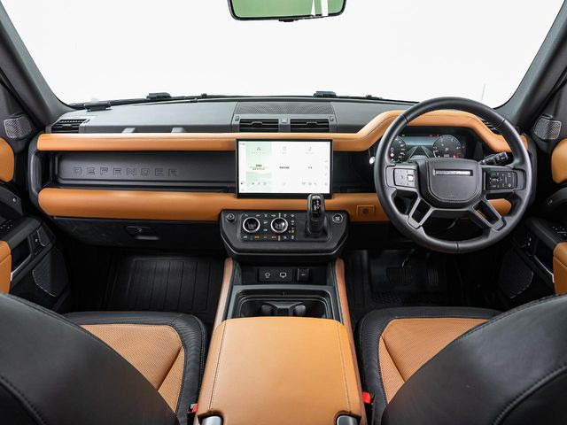 ディフェンダー110 X ダイナミック HSE 3.0L D300 ディーゼル 4WD