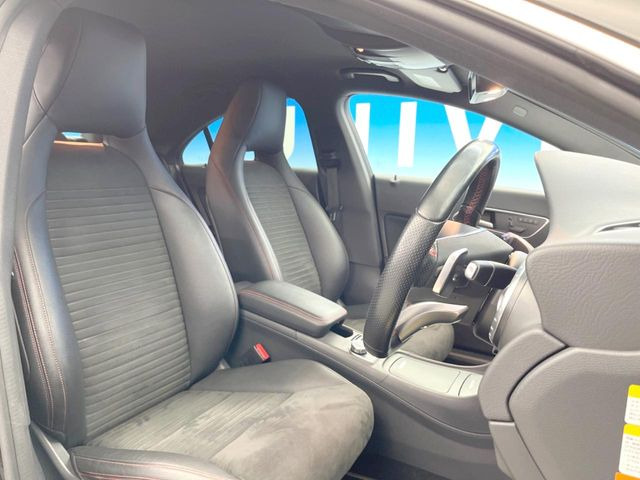 ●ハーフレザーシート:高級感漂うハーフレザーシートは、使用感も少なく良好なコンディションを保っております!その他、気になる箇所がございましたらお気軽にお問合せ下さい!