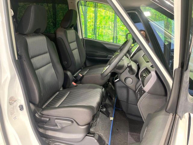 運転席シート廻りは使用感も少なく、良好な状態となっています。丁寧に使われていたことがよくわかりますね。