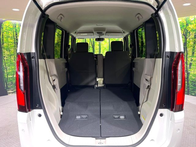 ���i�̂���������ʋ΁A���}���ɏ\���ȉ׎��X�y�[�X���m�ۂ��Ă���܂��B�Z�J���h�V�[�g��|���ƁA�傫�ȉו��̐ύڂ��\�ł���