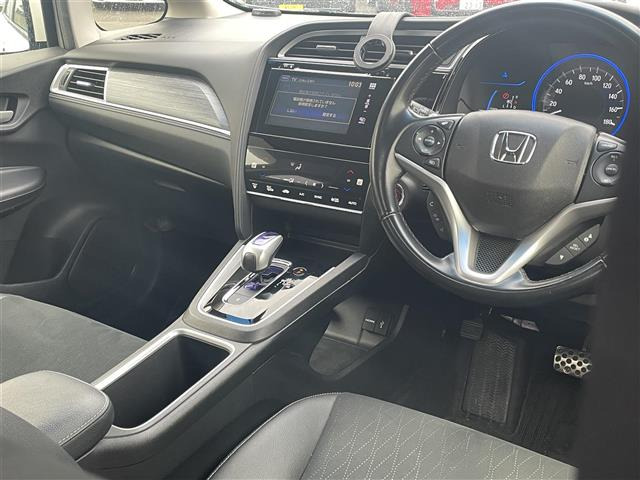 シャトル1.5 ハイブリッド Z スタイルエディション