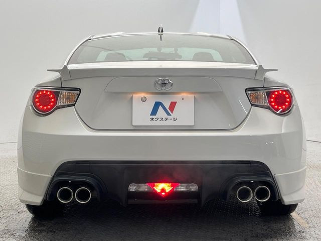 安心の最長10年・走行無制限保証(有償)をご用意。保証内容も充実はもちろん、無料点検&オイル交換や、年中無休の全国・24時間ロードサービスも付帯されておりますのでご安心下さい。