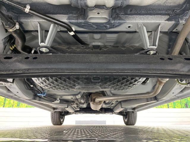 大好評を頂いておりますボディの弾スプラッシュコートも好評受付中。通常のガラスコートと異なる、耐久年数6年の無機質ガラスコーティングが、ボディをキレイな状態に保ってくれます。