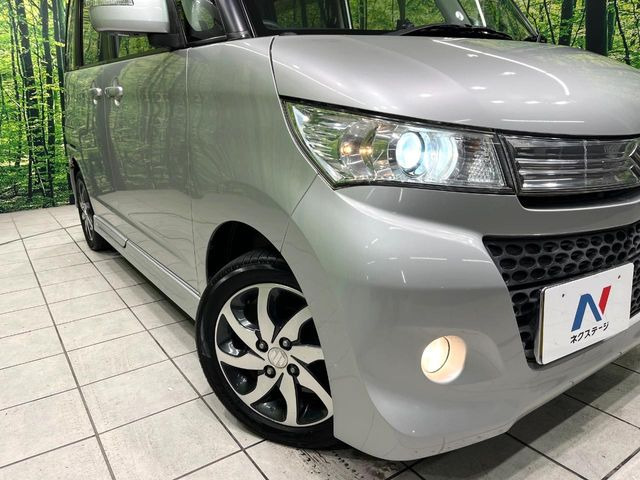 【HIDヘッドライト】非常に明るく前方を照らしてくれるので、悪天候や夜間の走行時も視界良好で安心してお乗りいただけます。