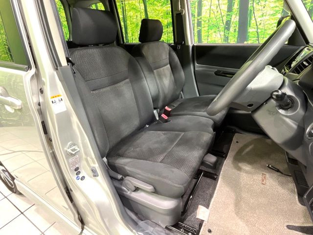 運転席シート廻りは使用感も少なく、良好な状態となっています。丁寧に使われていたことがよくわかりますね。