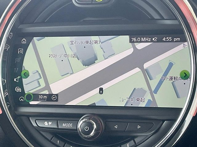 �������i�r:��̊��̂���i�r�́A����������ԓ������o���Ă���܂��BBluetooth�Đ��ȂǃI�[�f�B�I�@�\���[�����Ă���܂��̂ŁA�^�]�����y���߂܂���