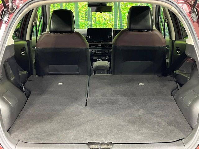 ���i�̂���������ʋ΁A���}���ɏ\���ȉ׎��X�y�[�X���m�ۂ��Ă���܂��B�Z�J���h�V�[�g��|���ƁA�傫�ȉו��̐ύڂ��\�ł���