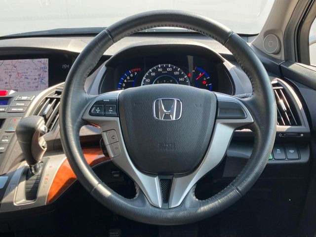 �y�����v�����X�e�A�����O�z�㎿�Ȋv���g�p���邱�ƂŁA��ɂ����������݂ƂĂ��^�]���₷���n���h���ł���