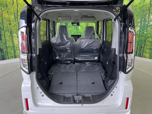 ���i�̂���������ʋ΁A���}���ɏ\���ȉ׎��X�y�[�X���m�ۂ��Ă���܂��B�Z�J���h�V�[�g��|���ƁA�傫�ȉו��̐ύڂ��\�ł���