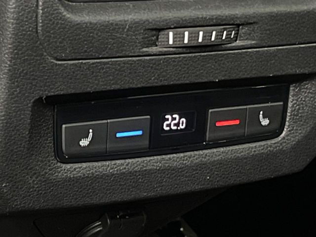 ●シートヒーター:前席・後席にシートヒーターを搭載しております。