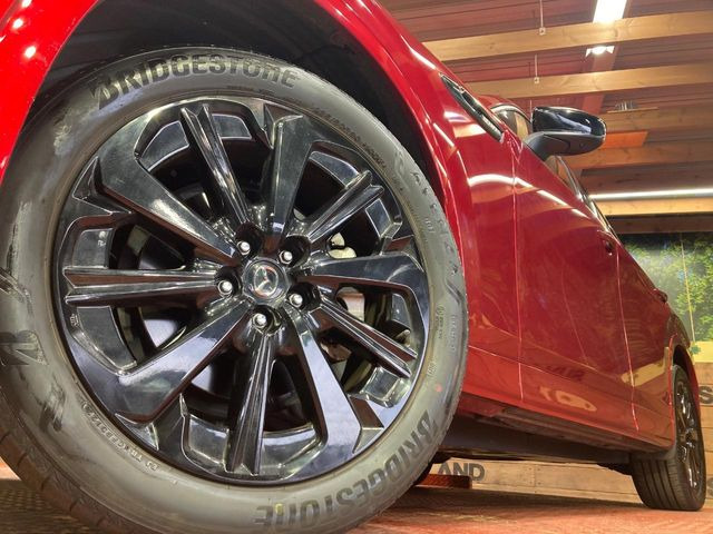 �y����20�C���`�A���~�z�C�[���z�O�ςɃ}�b�`���������A���~�z�C�[���𑕒����Ă���܂��B�e��ЊO�A���~�z�C�[����A�X�^�b�h���X�^�C�����戵�����Ă���܂��B���񂲑��k����������