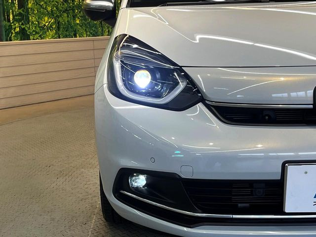 �yLED�w�b�h���C�g�z���V����ԑ��s�����ǍD�Ȏ��E���m�ۂ����S���ĉ^�]�ł��鍂�P�xLED�w�b�h���C�g�𑕔�!�_�����x�������A����d�͂��}�����Ă��܂��B