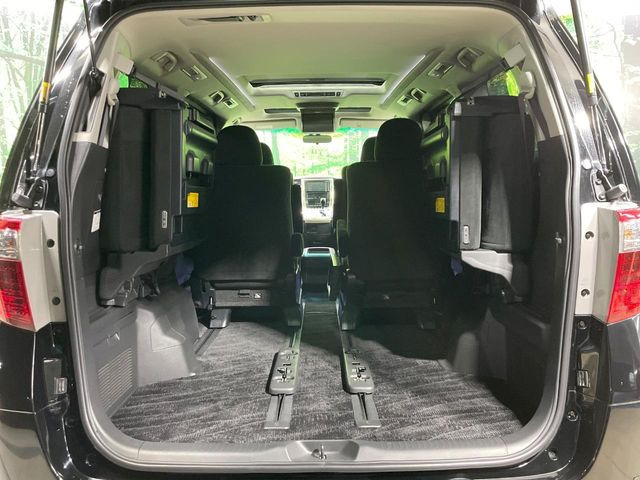 ���i�̂���������ʋ΁A���}���ɏ\���ȉ׎��X�y�[�X���m�ۂ��Ă���܂��B�Z�J���h�V�[�g��|���ƁA�傫�ȉו��̐ύڂ��\�ł���