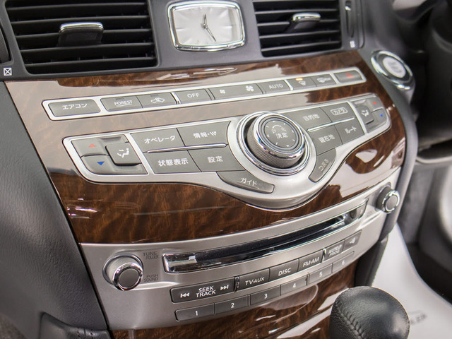 CD�͂������̎��ADVD�Đ����\�ł��B�t���Z�O�n�f�W�ɂ��Ή��������Bluetooth�ɂ��Ή����Ă���܂�