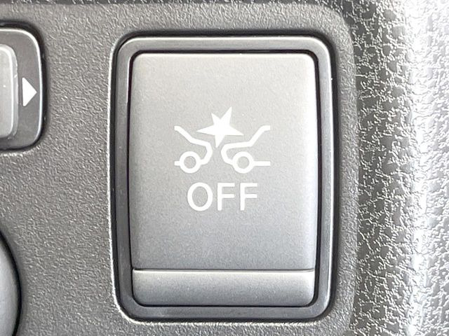 �y�G�}�[�W�F���V�[�u���[�L�z���s���ɑO���̎ԗ�����F�����A�Փ˂������Ȏ��͌x��ƃu���[�L�ŏՓˉ���Ɣ�Q�y�����A�V�X�g�B�����S�Ƀh���C�u�����y���݂��������܂��B