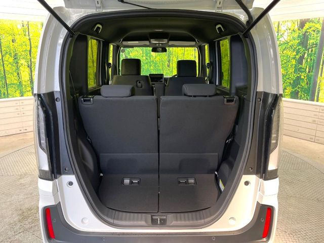 ���i�̂���������ʋ΁A���}���ɏ\���ȉ׎��X�y�[�X���m�ۂ��Ă���܂��B�Z�J���h�V�[�g��|���ƁA�傫�ȉו��̐ύڂ��\�ł���