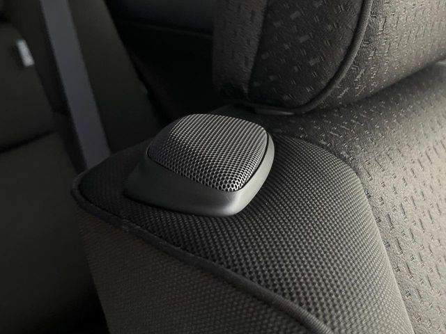 �y�v���~�A���T�E���h�V�X�e���z���[�J�[�I�v�V�����̍��i�ʃT�E���h�V�X�e���𓋍ځB��p�̃`���[�j���O���{���ꂽ�召�l�X�ȃX�s�[�J�[����ǎ��ȃT�E���h���t�ł��A�Տꊴ���ӂ�鉹����Ԃ����o���܂��B