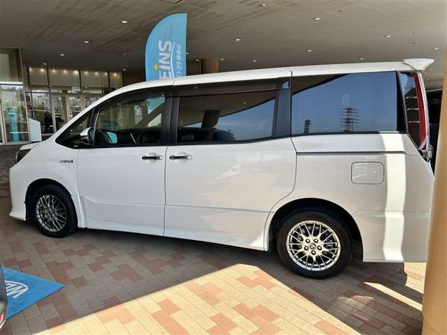 ノア1.8 ハイブリッド Si W×B II