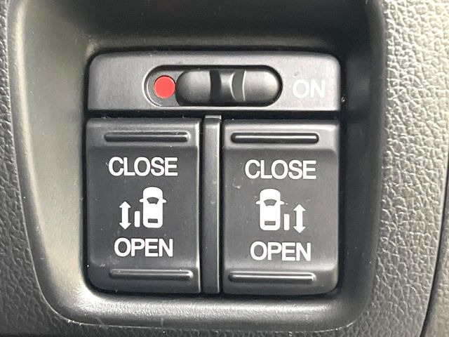 �y�����p���[�X���C�h�h�A�z�X�}�[�g�L�[��^�]�Ȃ̃X�C�b�`�Ō�ȗ����X���C�h�h�A�̊J���\���d��������͂����ăh�A���J����K�v�������A�����Ȃ��q�l�ł��ȒP�ɊJ���߂ł����K�ł���