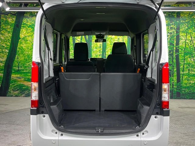 ���i�̂���������ʋ΁A���}���ɏ\���ȉ׎��X�y�[�X���m�ۂ��Ă���܂��B�Z�J���h�V�[�g��|���ƁA�傫�ȉו��̐ύڂ��\�ł���