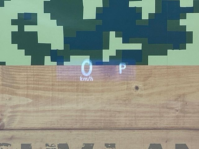 �y�w�b�h�A�b�v�f�B�X�v���C�z���݂̑��x�⑖�s�����f�W�^���\���ŉ^�]�ȑO���̃K���X�ɓ��e!�^�]���A�ڐ������炳���K�v�ȏ����m�F�ł���̂łƂ��Ă��֗��ň��S!