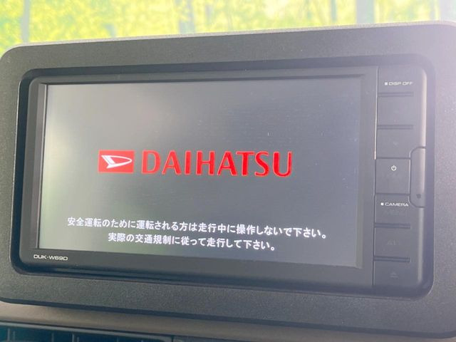 【ディスプレイオーディオ】視認性が高いディスプレイ付きオーディオを装備♪操作性も良好で直感的なソース選択が可能です。