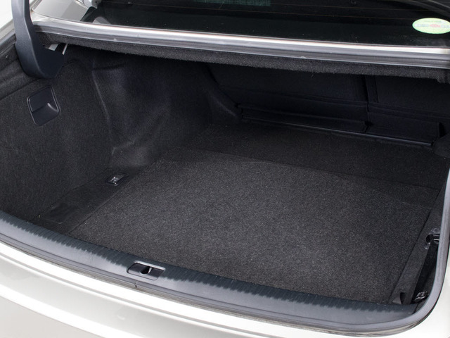 �g�����N�������Ǝv���Ă���܂���?���ۂ͑�e�ʃg�����N�ł�!���s���̒������h���C�u�����K�ł�!�܂��A�����t���X�y�[�X���������Ă���܂��̂ŁA��Ԃł��A�J�ł���̓������Ă�����育�������܂��B