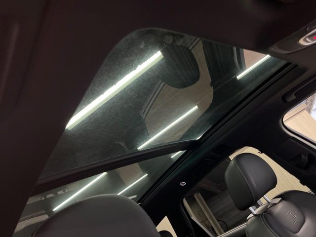 Q74.2 FSI クワトロ アダプティブ エアサスペンション 4WD