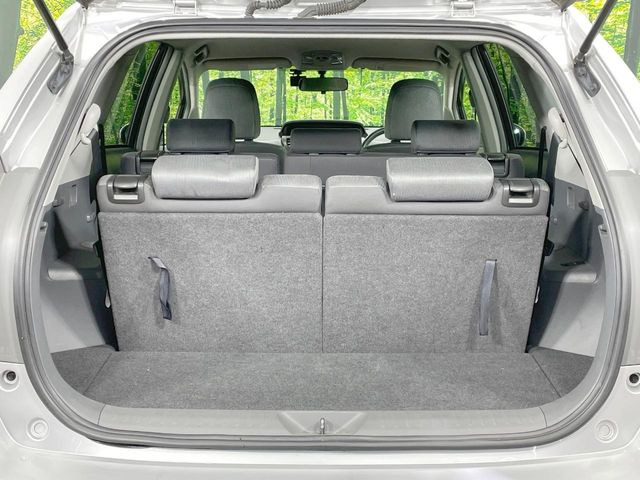 ���i�̂���������ʋ΁A���}���ɏ\���ȉ׎��X�y�[�X���m�ۂ��Ă���܂��B�Z�J���h�V�[�g��|���ƁA�傫�ȉו��̐ύڂ��\�ł���