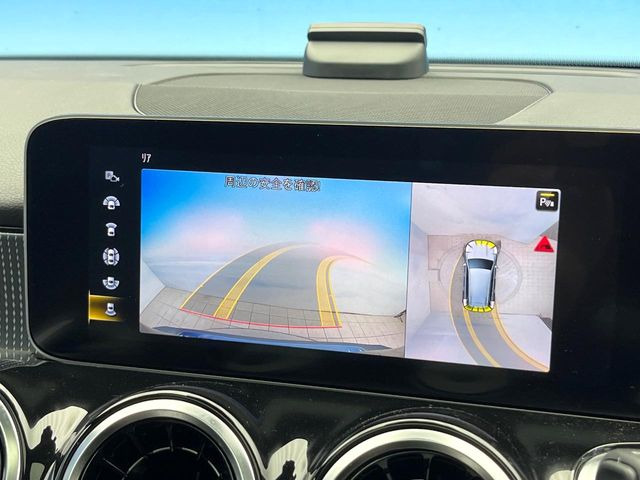 ���p�m���~�b�N�r���[���j�^�[:��p�̃J�����ɂ��A�ォ�猩���낵���悤�Ȏ��_��360�x�N���}�̎��͂��m�F���邱�Ƃ��ł��܂������p�������m�F���₷���A�����ꏊ�ł̐؂�Ԃ��⒓�Ԃ��X���[�Y�ɍs���܂��B