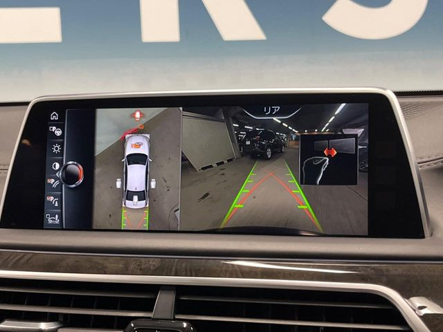 ���p�m���~�b�N�r���[���j�^�[:��p�̃J�����ɂ��A�ォ�猩���낵���悤�Ȏ��_��360�x�N���}�̎��͂��m�F���邱�Ƃ��ł��܂������p�������m�F���₷���A�����ꏊ�ł̐؂�Ԃ��⒓�Ԃ��X���[�Y�ɍs���܂��B