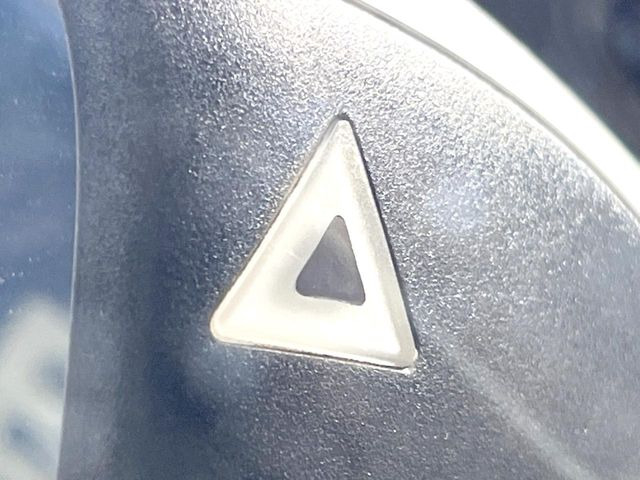 ���u���C���h�A�V�X�g�Z���T�[:���p����̎Ԃ����m���A�h���C�o�[���Ԑ��ύX���s���ۂɁA�x�����Ƌ��ɒ��ӂ𑣂��Ă������S�x���@�\�ł�!