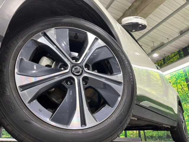 【純正17インチアルミホイール】外観にマッチした純正アルミホイールを装着しております。各種社外アルミホイールや、スタッドレスタイヤも取扱いしております。是非ご相談ください♪