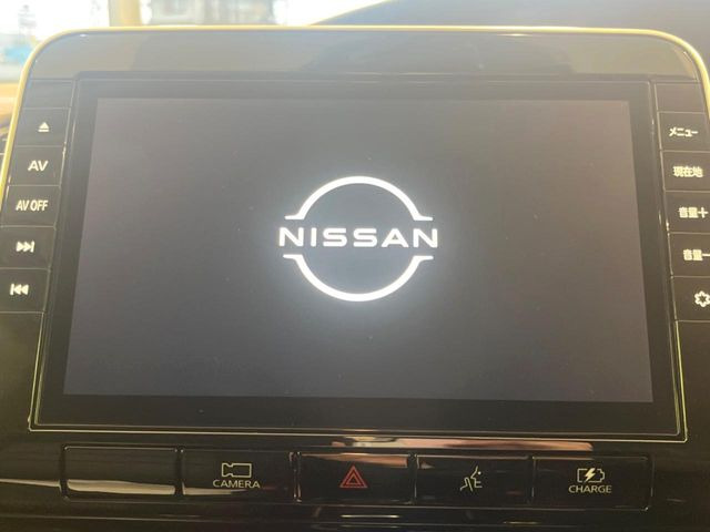 【純正ナビ】人気の純正ナビを装備しております。ナビの使いやすさはもちろん、オーディオ機能も充実!キャンプや旅行はもちろん、通勤や買い物など普段のドライブも楽しくなるはず♪