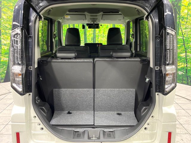 ���i�̂���������ʋ΁A���}���ɏ\���ȉ׎��X�y�[�X���m�ۂ��Ă���܂��B�Z�J���h�V�[�g��|���ƁA�傫�ȉו��̐ύڂ��\�ł���