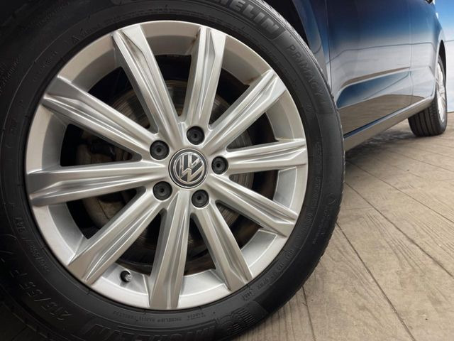 ●純正17インチアルミホイール:輸入車ならではの卓越した走りを支えるホイールと足回りです!日本車の走りに慣れている方にもぜひ体感して頂きたいほど、高いレベルでまとまっています!