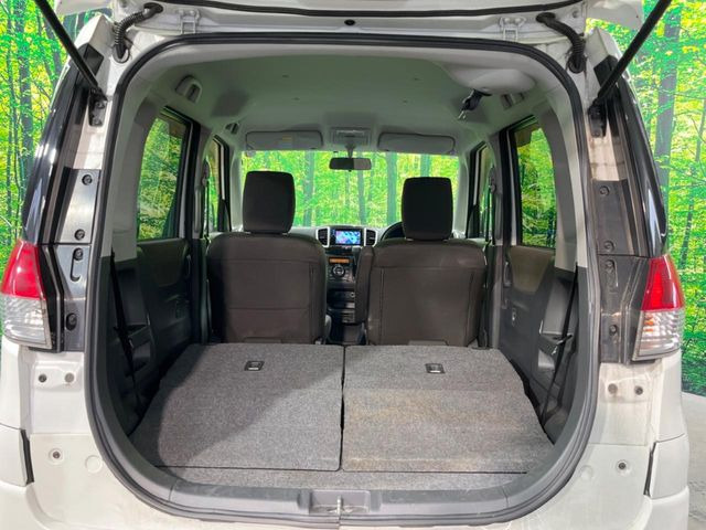 ���i�̂���������ʋ΁A���}���ɏ\���ȉ׎��X�y�[�X���m�ۂ��Ă���܂��B�Z�J���h�V�[�g��|���ƁA�傫�ȉו��̐ύڂ��\�ł���