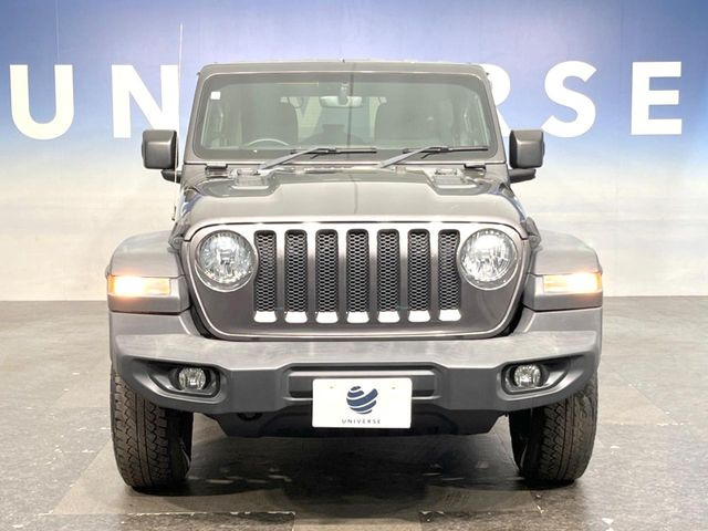 ●当店では第三者機関による車両品質鑑定を導入し、修復歴車を排除。鑑定書が発行されますので、ぱっと見ただけでは分からない箇所まで納得した上でご検討いただけます。※一部未実施の場合がございます。