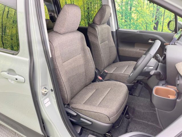 運転席シート廻りは使用感も少なく、良好な状態となっています。丁寧に使われていたことがよくわかりますね。